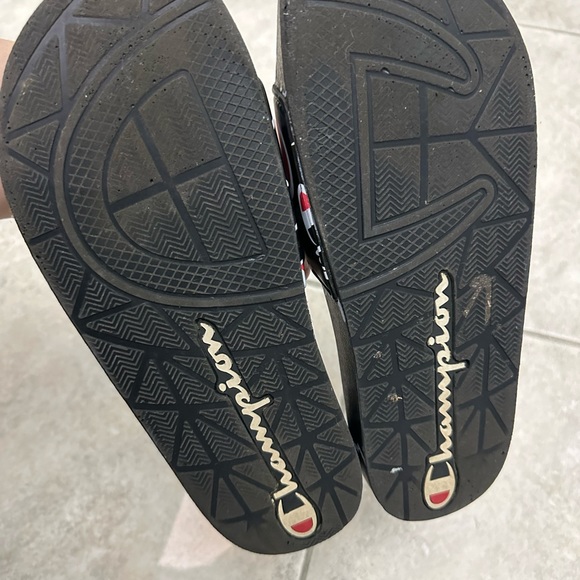 Boys champion slides size 6 - Picture 4 of 7